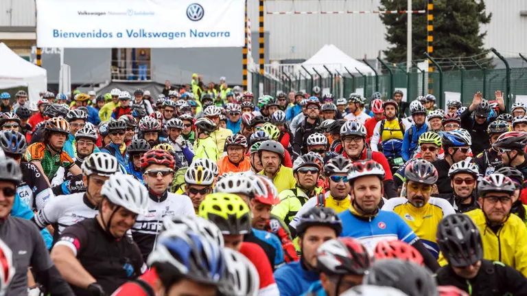Participantes en la Marcha Ciclista de 2015, antes de la salida. Cedida.