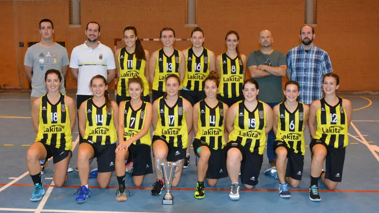 Equipo Lagunak Lakita con sus trofeos. Cedida.