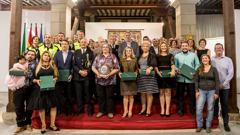 Acto de entrega de distinciones con motivo del patrón de la Policía Municipal de Pamplona con la presencia de su alcalde, Joseba Asiron. IÑIGO ALZUGARAY