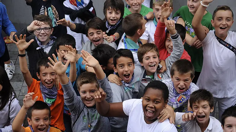 Entrega de los premios de los carteles y chupinazo a cargo del grupo de Boy Scout en Villava. MIGUEL OSÉS (8)