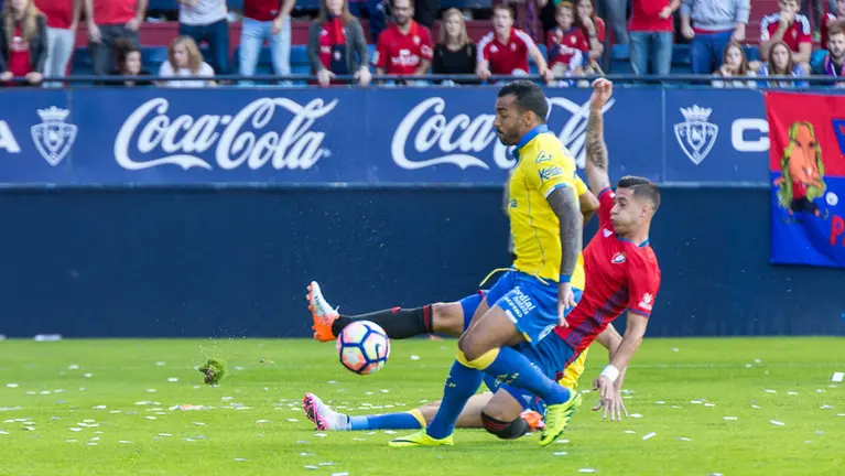 Partido entre Osasuna y Las Palmas (2-2) correspondiente a la Liga Santander disputado en el estadio de El Sadar (34). IÑIGO ALZUGARAY