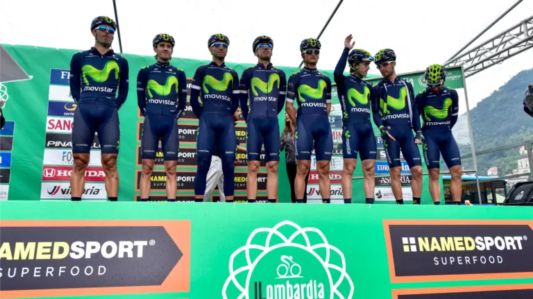 Formación del Movistar Team en Lombardía. Cedida.