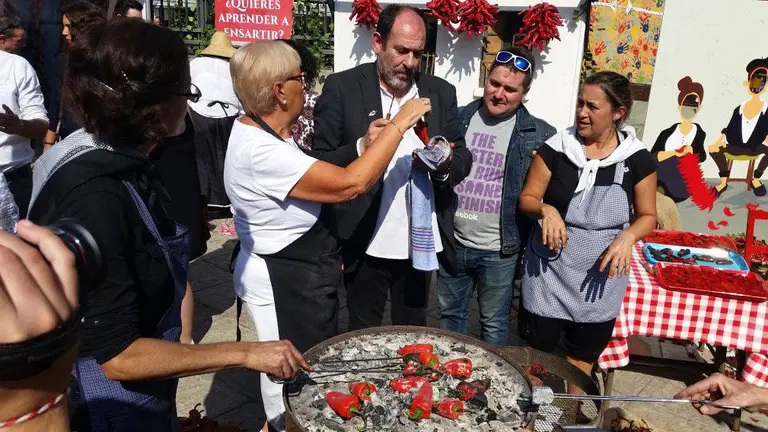 Karra Elejalde en 2016 en la fiesta de los pimientos del piquillo de Lodosa. TWITTER PIQUILLO DE LODOSA