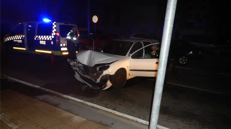 Imagen de archivo de un accidente tras una persecución por Marcelo Celayeta que tuvo lugar el pasado octubre. PMUNICIPAL