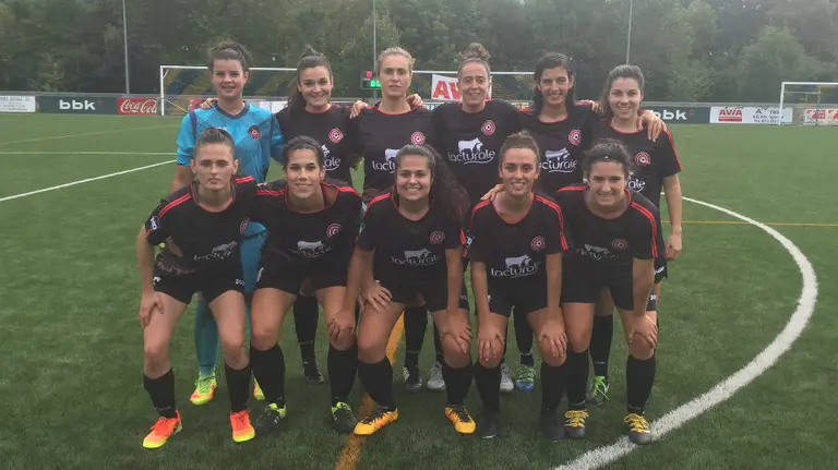 Alineación del Mulier FCN en el campo del Arratia.