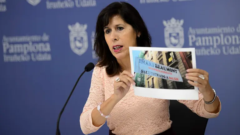 Maite Esporrín portavoz del PSN en el Ayuntamiento de Pamplona en rueda de prensa. PABLO LASAOSA 02