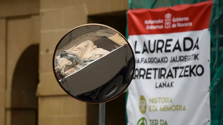 Retirada de la Laureada del Palacio de Navarra. PABLO LASAOSA 11