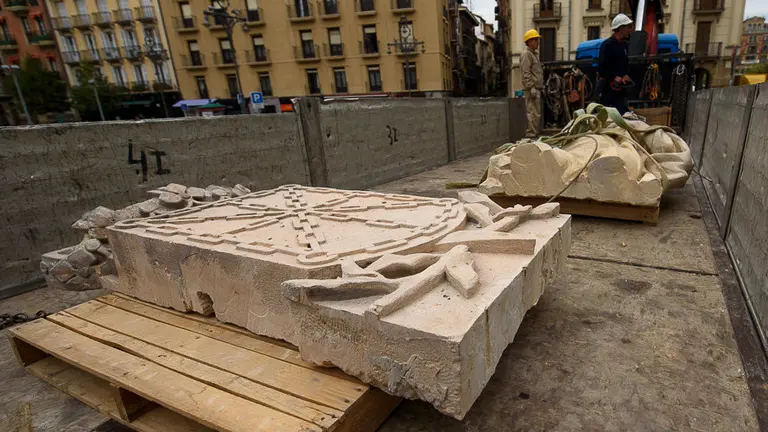 Retirada de la Laureada del Palacio de Navarra. PABLO LASAOSA 14