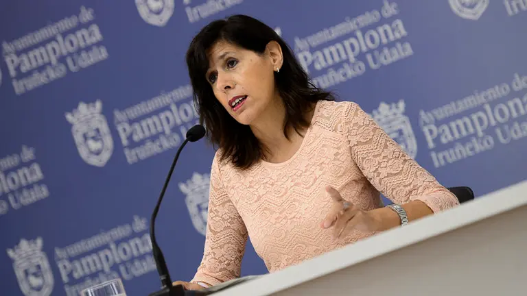 Maite Esporrín portavoz del PSN en el Ayuntamiento de Pamplona en rueda de prensa. PABLO LASAOSA 05