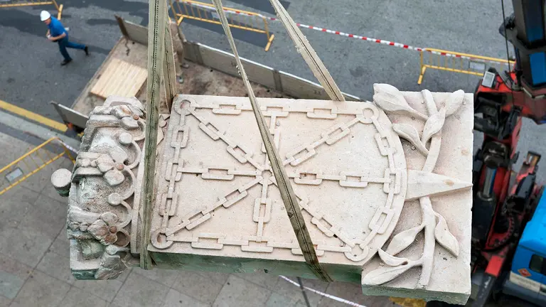 Escudo de Navarra retirado del Palacio de Navarra.