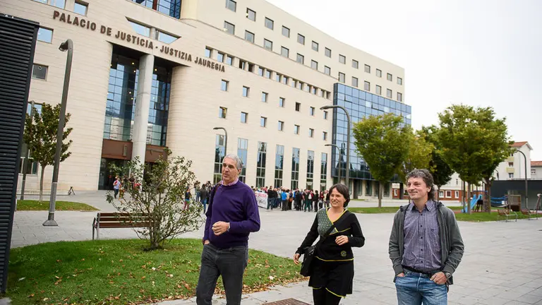 El juez cita a declarar al alcalde de Baztan, Joseba Otondo, y la anterior alcaldesa, Garbiñe Elizegi, por la denuncia por prevaricación presenta por la empresa p (3)