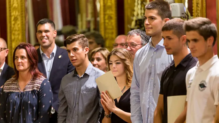 La presidenta de Navarra, Uxue Barkos, preside la recepción a los deportistas navarros olímpicos, paralímpicos y técnicos en el Salón del Trono del Palacio de Navarra. IÑIGO (11)