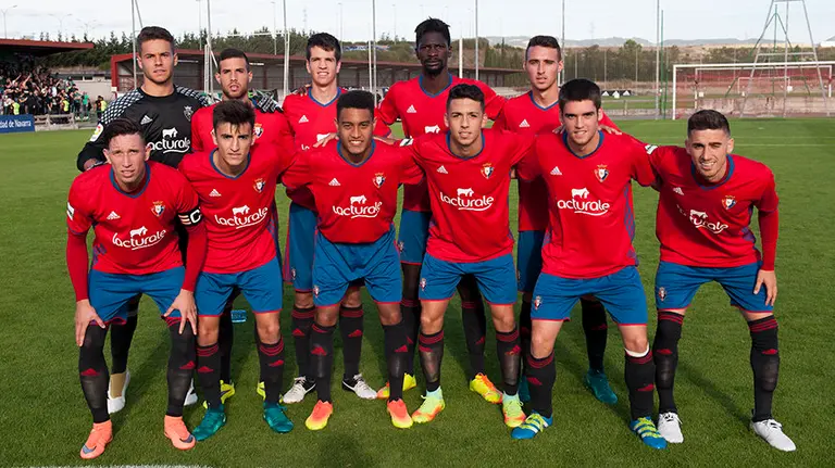 Osasuna Promesas juega un intenso partido contra el Racing de Santander. MIGUEL OSÉS (7)