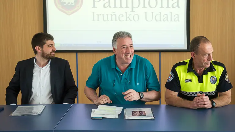 -Reunión de la Junta Local de Protección Civil, bajo la presidencia del alcalde, Joseba Asiron, Aritz Romeo y Jesús Munárriz PABLO LASAOSA 03