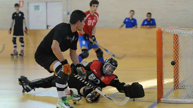 Jugada de ataque del Iruña hockey patines. Facebook Iruña.