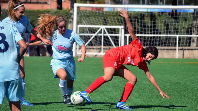Izaskun en acción con el Mulier FCN.