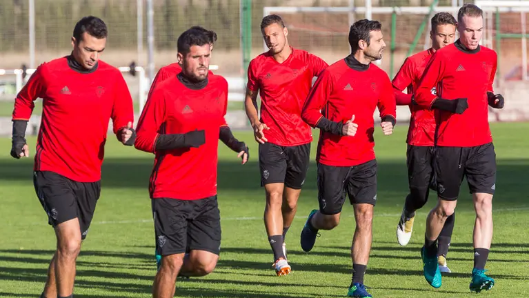Primer entrenamiento de Osasuna en las instalaciones de Tajonar tras el parón de Liga por los partidos internacionales (8). IÑIGO ALZUGARAY