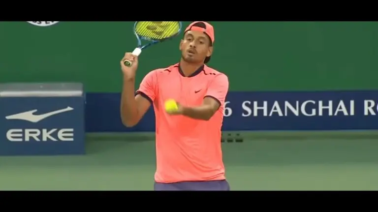 El vídeo del tenista Nick Kyrgios dejándose ganar y encarándose al público