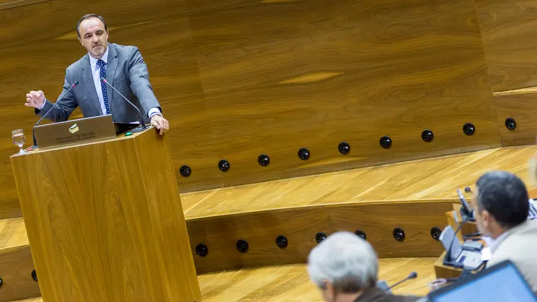 José Javier Esparza (UPN) en el pleno del Parlamento de Navarra. IÑIGO ALZUGARAY