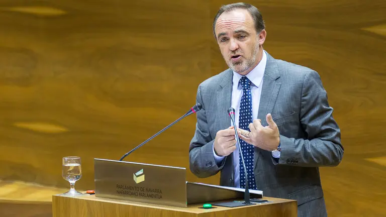 José Javier Esparza (UPN) en el pleno del Parlamento de Navarra (9). IÑIGO ALZUGARAY