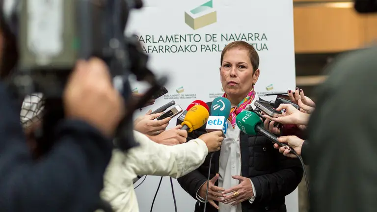 Uxue Barkos, presidenta del Gobierno, antes del inicio de un pleno del Parlamento de Navarra (3). IÑIGO ALZUGARAY
