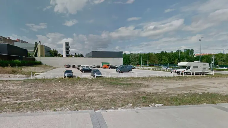 Parking disuasorio en Trinitarios y que será reconvertido en un espacio para albergar autocaravanas.