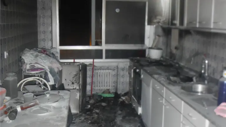 Impresionante incendio en una vivienda de Iturrama. PMUNICIPAL