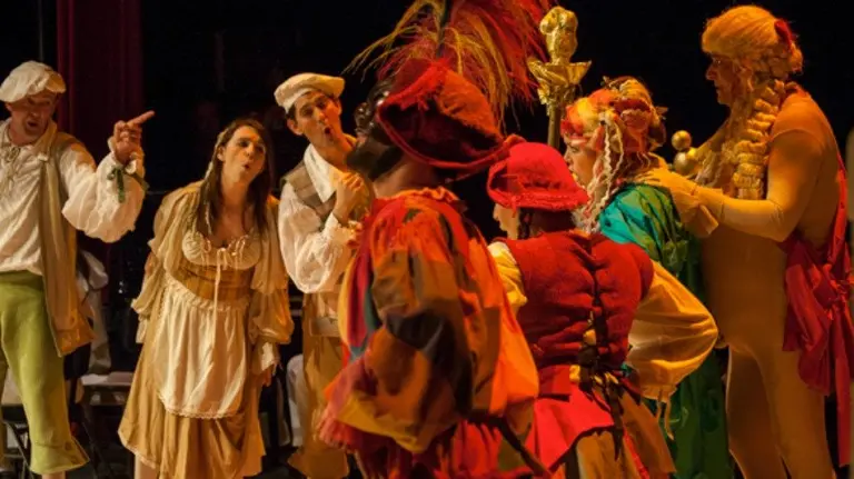 Representación de El nuevo traje del emperador de la Opera de Cámara de Navarra