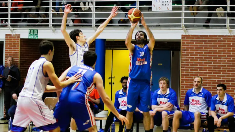 Partido ante el Easo-Loquillo de la temporada pasada en Zizur. Foto web Mgacalzado Ardoi.