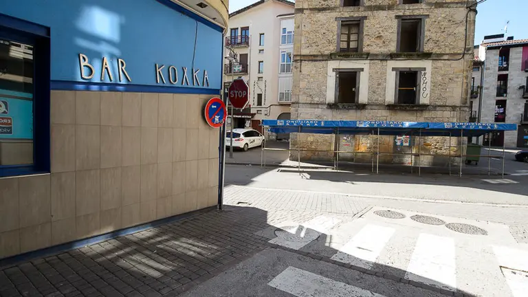 Lugar donde se inció el linchamiento a los guardias civiles destinados en Alsasua. PABLO LASAOSA 04