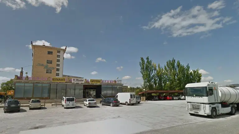 El mirador de Barásoain, el hostal donde ha tenido lugar la colisión de un turismo contra un camión estacionado. ARCHIVO