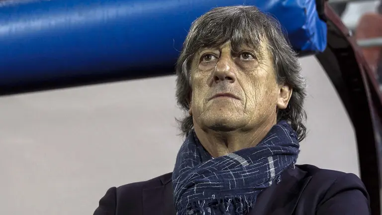 El entrenador del Osasuna, Enrique Martín Monreal, durante el encuentro de la octava jornada de Liga en Primera División que Eibar y Osasuna disputan en el estadio de Ipurúa de la localidad guipuzcoana de Eibar. EFE/Javier Etxezarreta.