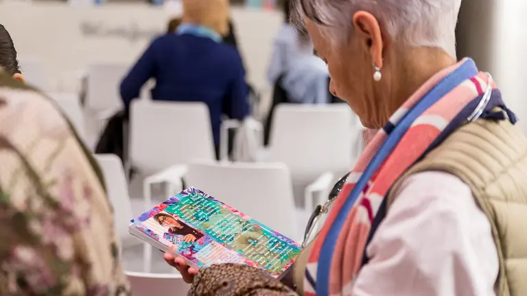 La escritora Amalia Romero presenta su libro Mi cáncer, cómo despertar al amor en la sala de Ámbito Cultural de El Corte Inglés.. IÑIGO ALZUGARAY