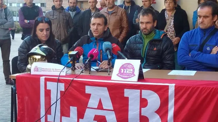 LAB critica que la escasez de personal esté llevando al colapso dentro del servicio de bomberos de Navarra. EUROPA PRESS