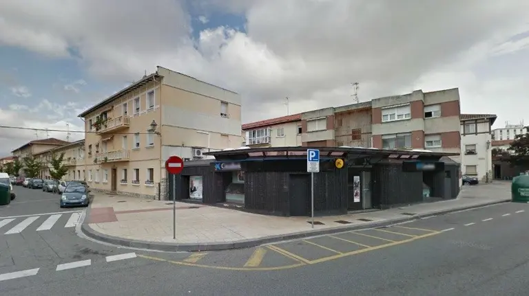 La sucursal en la que se produjo el miércoles un atraco de 10 euros en la Chantrea.