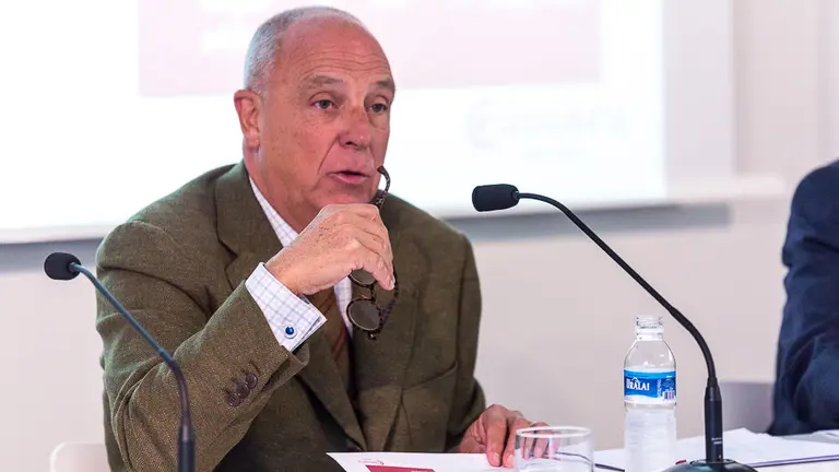 El presidente de la Cámara de Comercio, Javier Taberna, presenta el informe de coyuntura económica del tercer trimestre de 2016 (2). IÑIGO ALZUGARAY