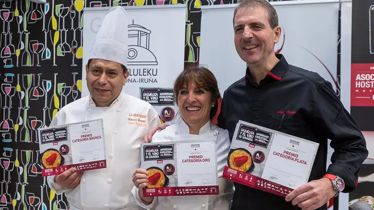 Entrega de los premios de la XV Semana de la Cazuelica y su maridaje con el vino de Navarra en la cooperativa de Hostelería (1). IÑIGO ALZUGARAY