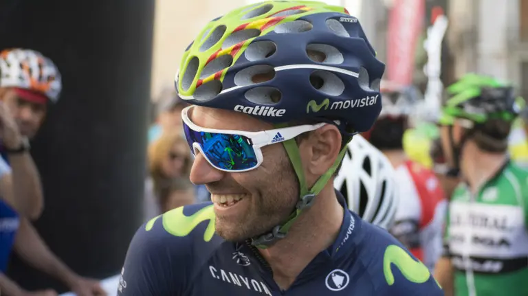 Alejandro Valverde seguirá en el Movistar Team.