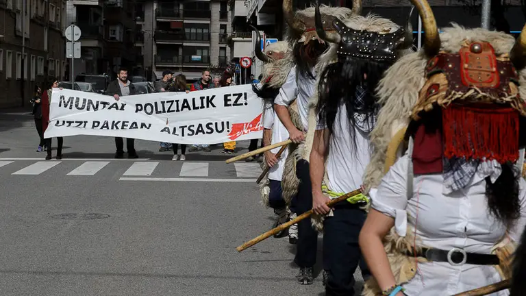 Manifestación en contra de la Guardia Civil en Alsasua. PABLO LASAOSA 03