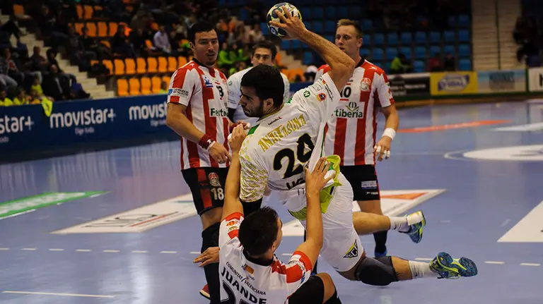 Liga Asobal Anaitasuna-Puerto Sagunto. MIGUEL OSÉS_12