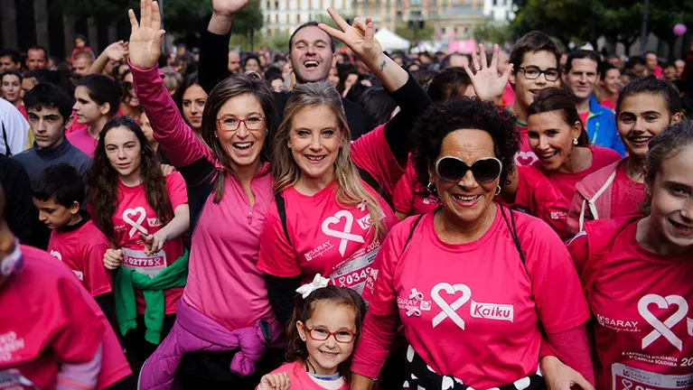 V Carrera solidaria contra el Cancer de Mama. MIGUEL OSÉS_15