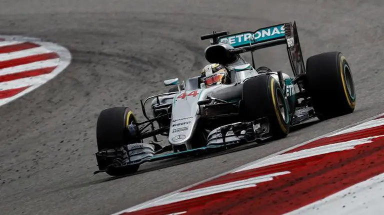 Hamilton conduce su monoplaza en el GP de Estados Unidos. Efe.
