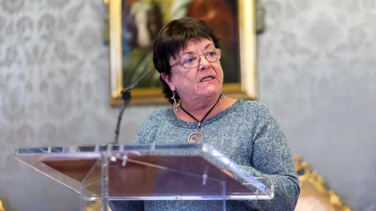 La consejera de Presidencia, Función Pública, Interior y Justicia, María José Beaumont, y el alcalde de Pamplona, Joseba Asiron, firman un convenio para compartir herramientas de gestión p (11)