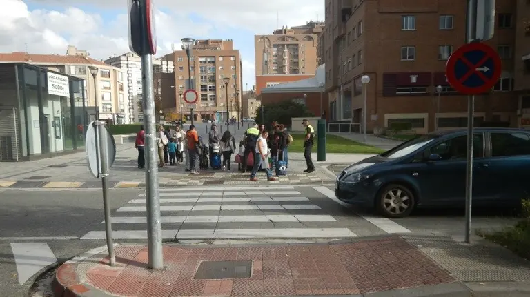 Atropellada una niña de 4 años en un paso de cebra cuando salía del colegio en Azpilagaña. PMUNICIPAL