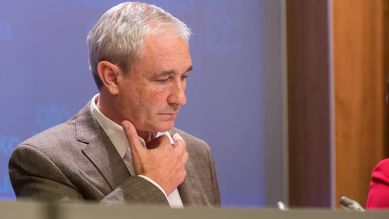 Mikel Aramburu, consejero de Hacienda y Política Financiera, durante la rueda de prensa semanal del Ejecutivo Foral. IÑIGO ALZUGARAY