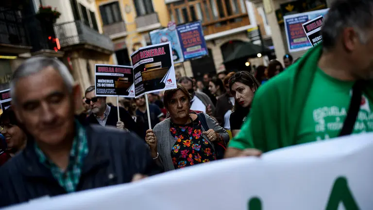Manifestación en contra de la aplicación de la LOMCE y los recortes en educación. PABLO LASAOSA 02