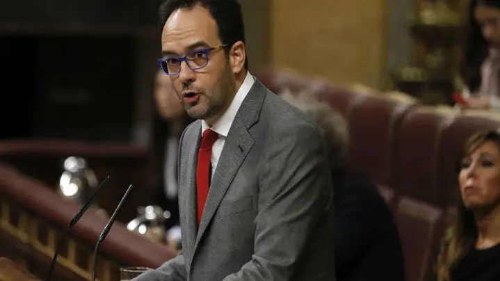 Rafael Hernando durante su intervención en el discurso de investidura de Rajoy