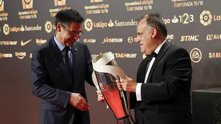 Bartomeu y Tebas se reunieron el lunes en la fiesta de los premios de la La Liga. Efe.