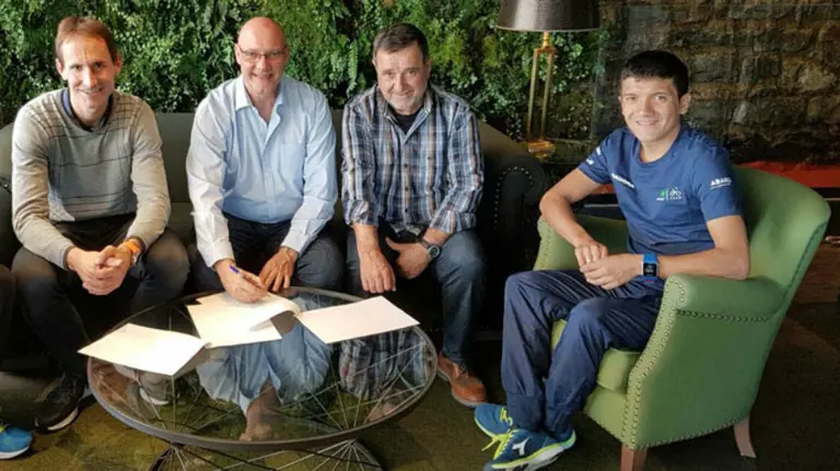 Firma de la renovación del patrocinio de Lizarte.