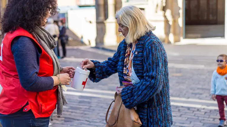 La Cruz Roja celebra el Día de la Banderita, este año en beneficio de la infancia(4). IÑIGO ALZUGARAY